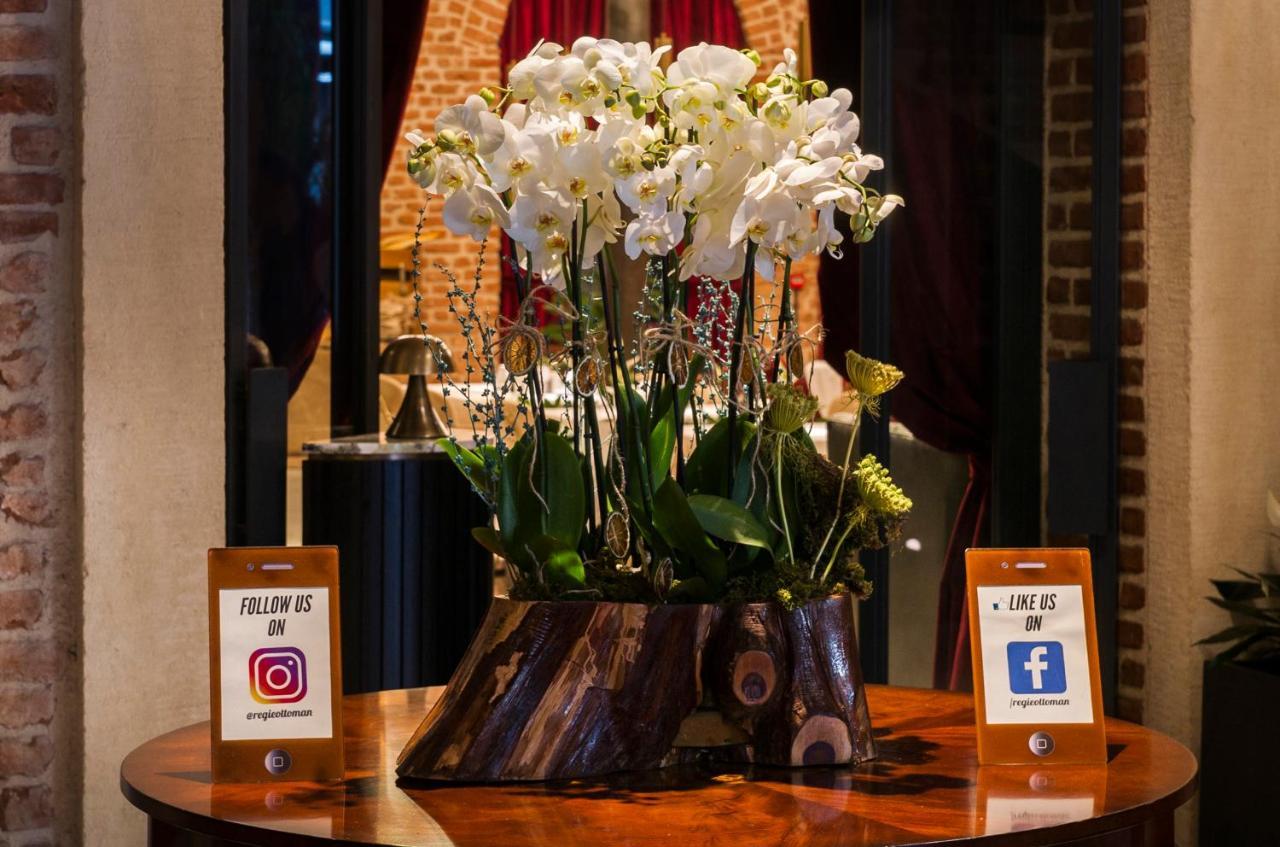 Regie Ottoman Istanbul - Special Category Hotel Buitenkant foto Social media signs in a restaurant