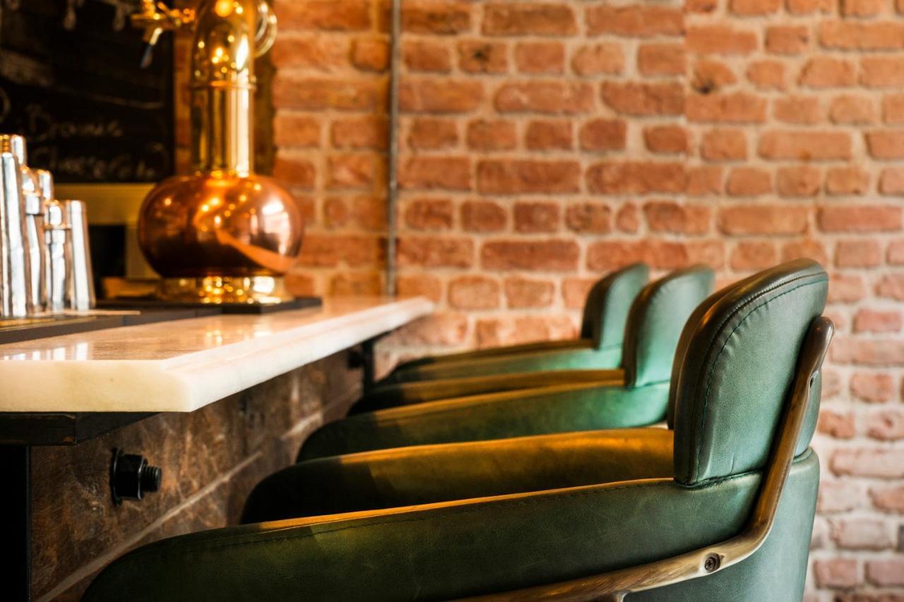 Regie Ottoman Istanbul - Special Category Hotel Buitenkant foto The bar at the Old Tom Bar